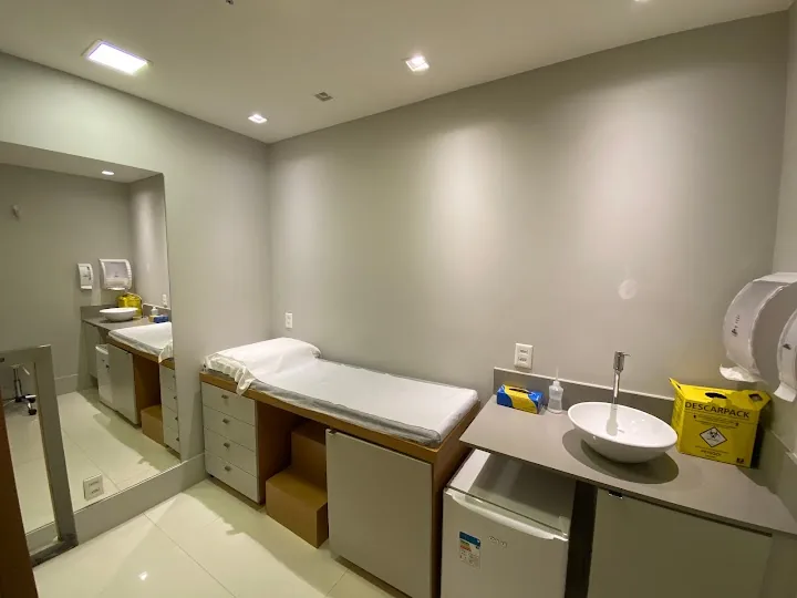 Sala de exame do consultório na Gávea